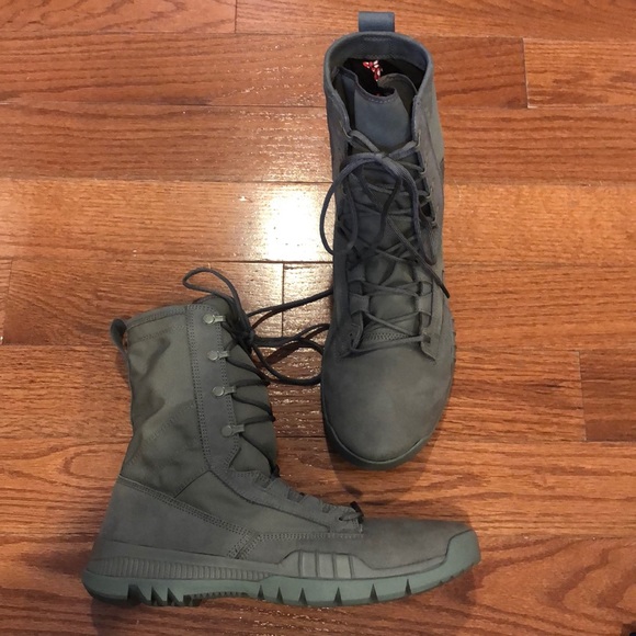 nike steel toe combat boots